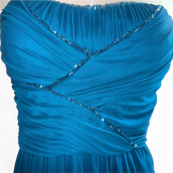 Rich Teal Strapless Evening Gown – Size 3/4 - Picture 3 of 3